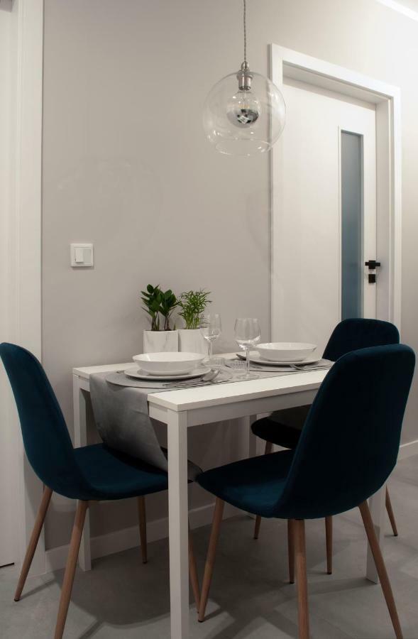 Navyblue Apartment Cracow Free Parking Tv Kraków Exteriör bild